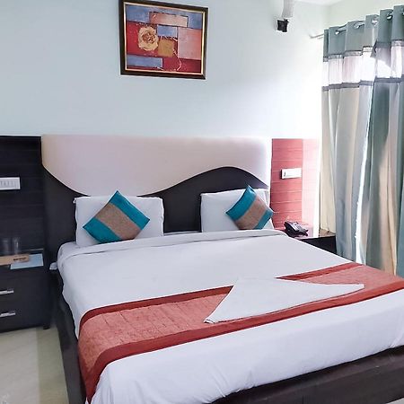 Roomshala 110 Hotel Mulaqaat - Shiv Nadar University Dadri Dış mekan fotoğraf