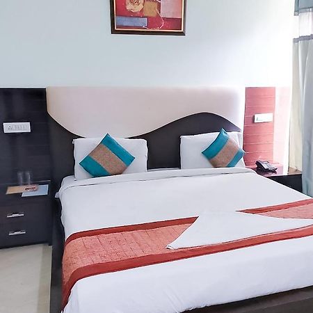 Roomshala 110 Hotel Mulaqaat - Shiv Nadar University Dadri Dış mekan fotoğraf