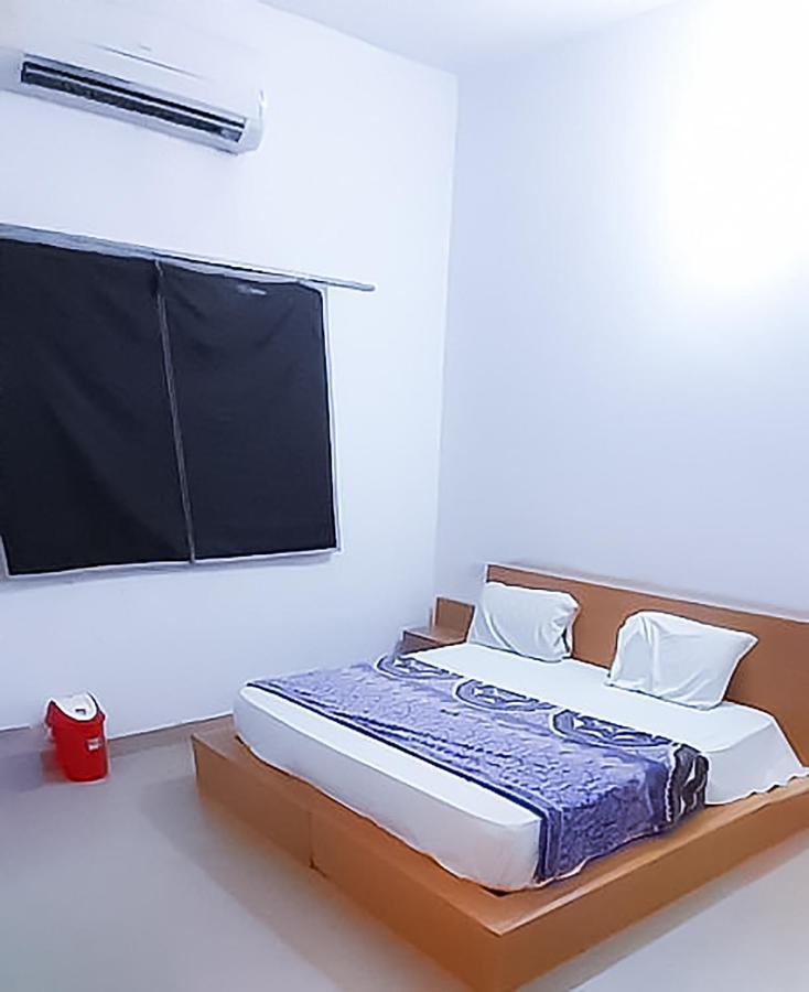 Roomshala 110 Hotel Mulaqaat - Shiv Nadar University Dadri Dış mekan fotoğraf
