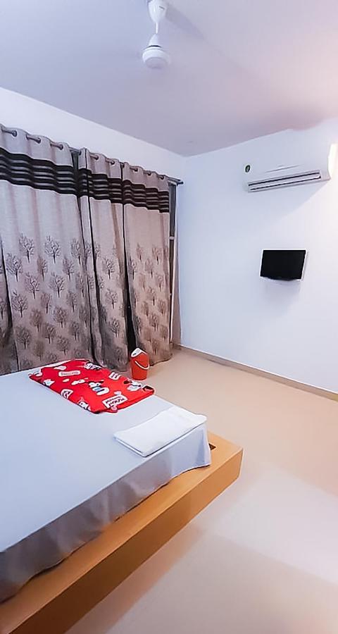 Roomshala 110 Hotel Mulaqaat - Shiv Nadar University Dadri Dış mekan fotoğraf