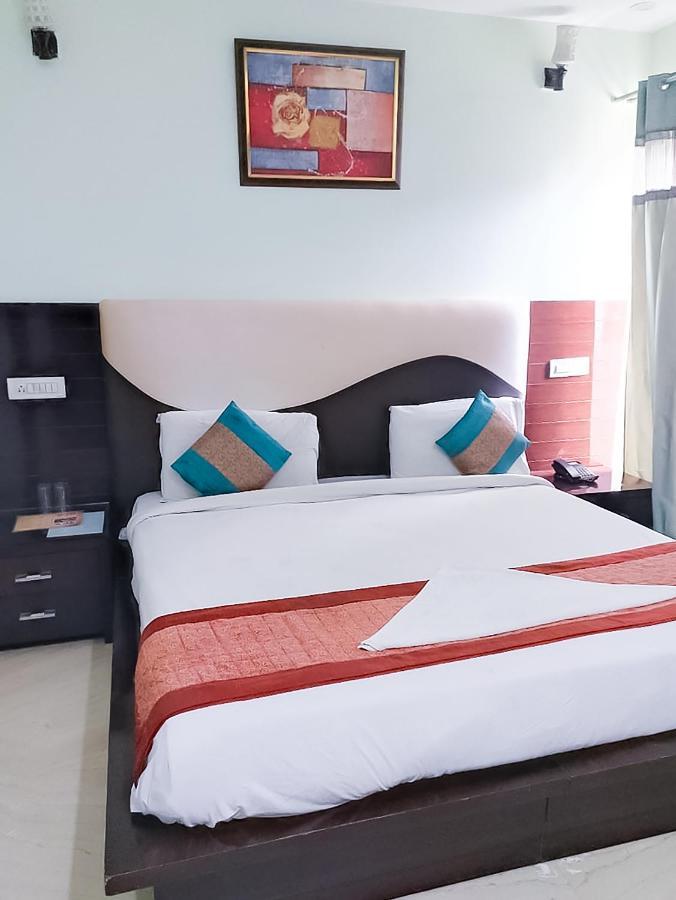Roomshala 110 Hotel Mulaqaat - Shiv Nadar University Dadri Dış mekan fotoğraf